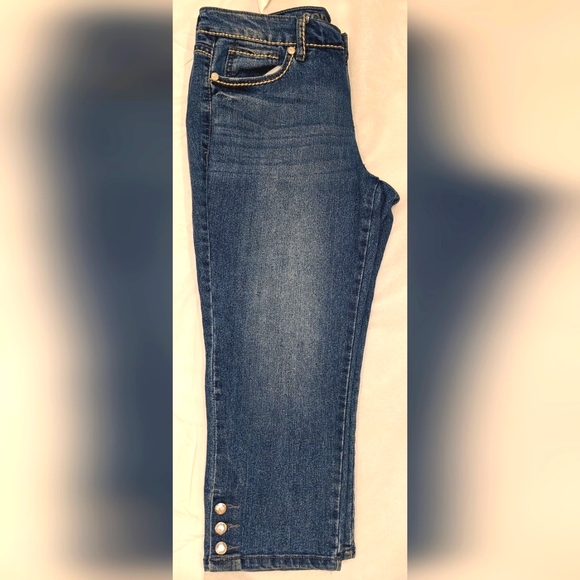 Code Bleu Andrea Women's Petite Capri Jeans - Picture 2 of 12